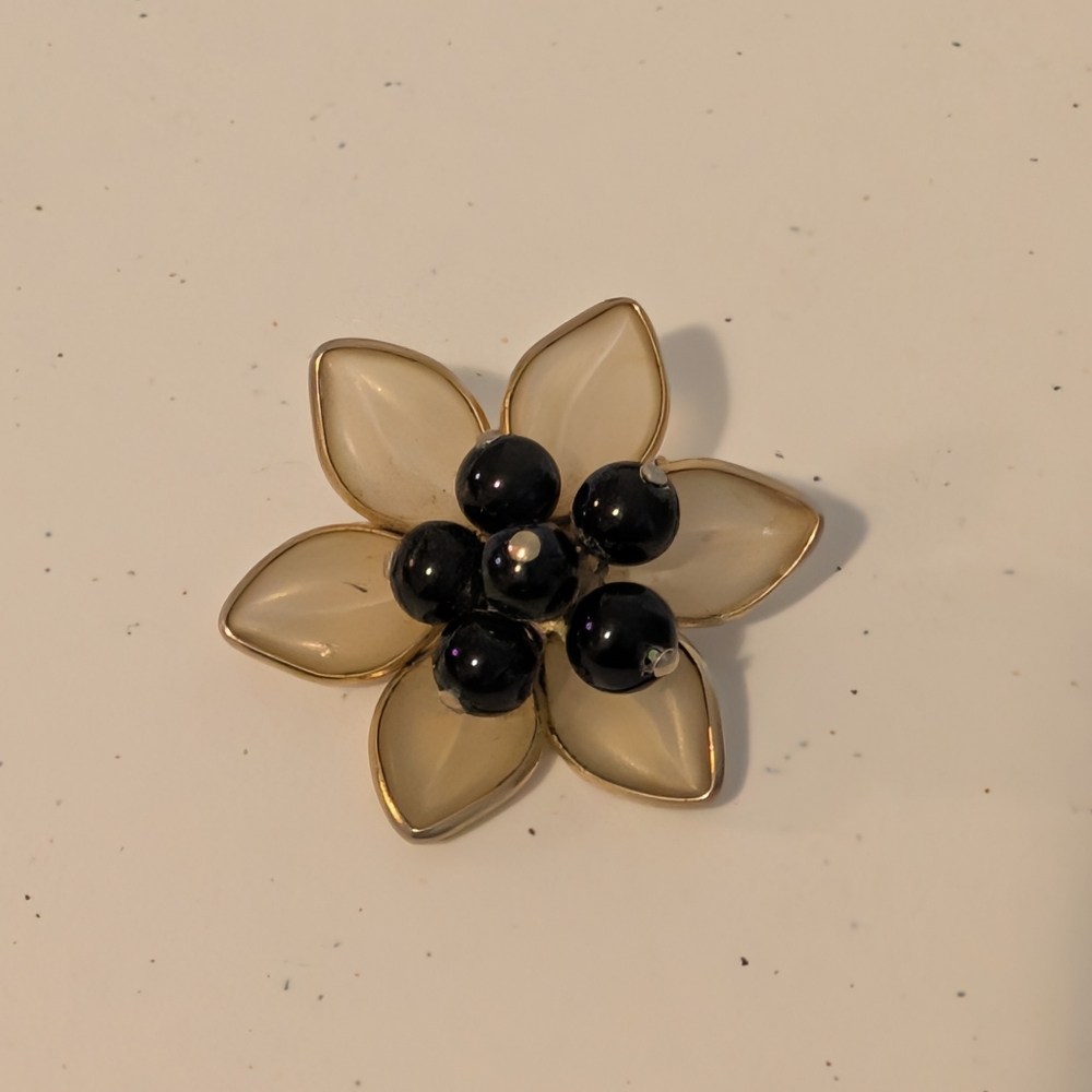 Vintage Trifari Style Frosted Clear Poured Glass Flower Brooch